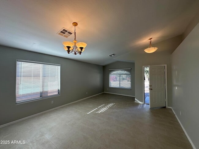 Photo - 1115 E Elm Rd