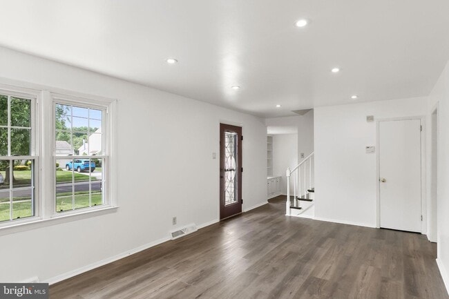 Photo - 116 Eaton Pl