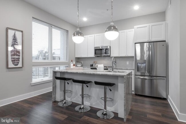 Building Photo - 1555 Ridge Ave Unit 402