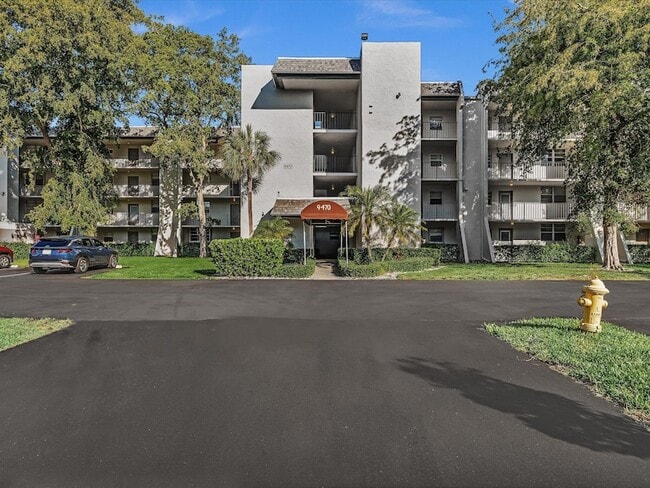 Building Photo - 9470 Poinciana Pl Unit 303