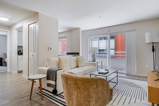 Building Photo - 526 Yale Ave N Unit FL2-ID992