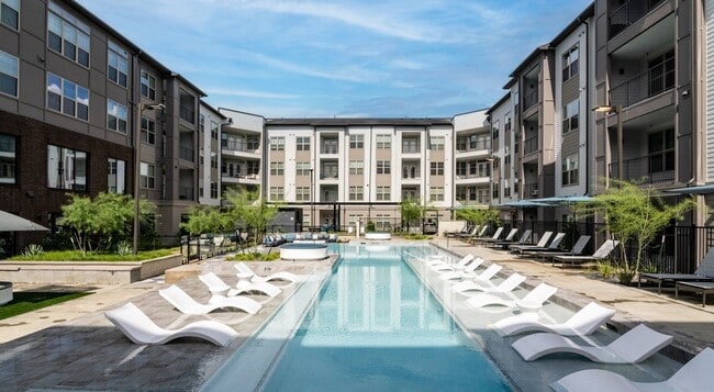 Building Photo - 16717 Westpark Dr Unit B5D