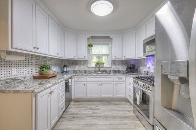 Photo - 204 Hogan Ln