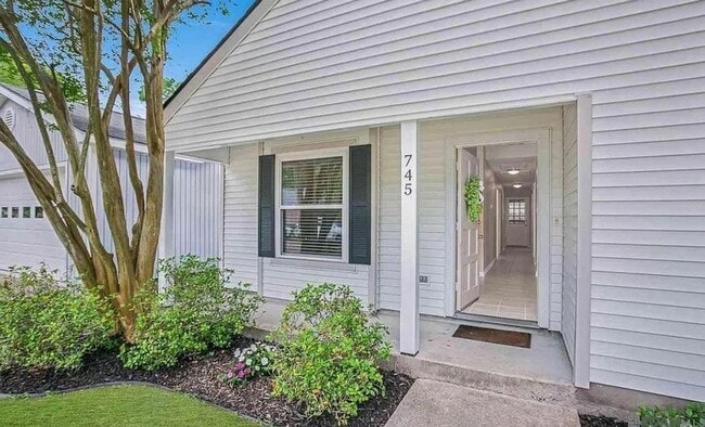 Photo - 745 Stoney Creek Ave