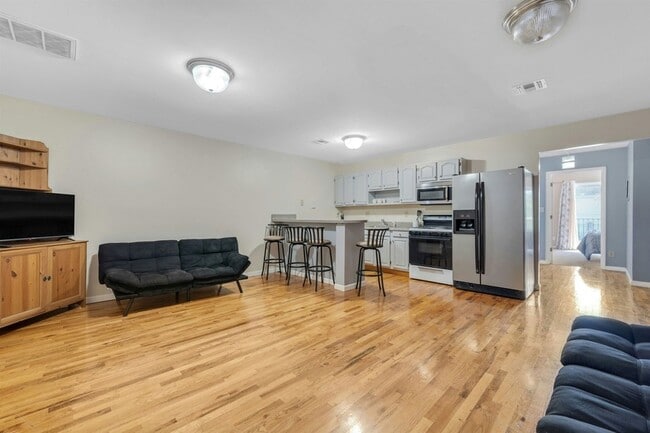 Building Photo - 4413 Park Ave Unit 2L