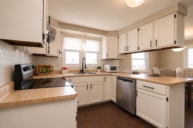 Photo - 2757 School Dr