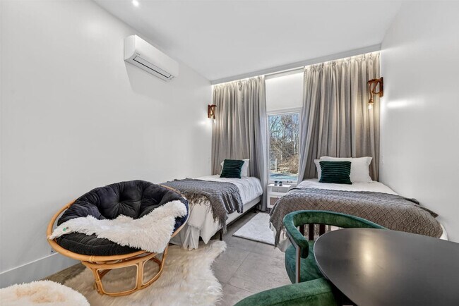 Photo - 443 Clove Rd Unit ID1366355P