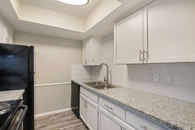 Photo - 1212 Hampshire Ln Unit 204-1