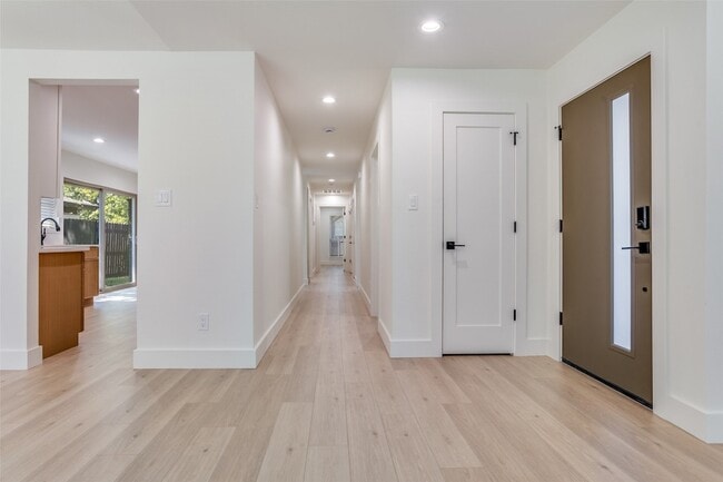 Photo - 202 Trellis Pl