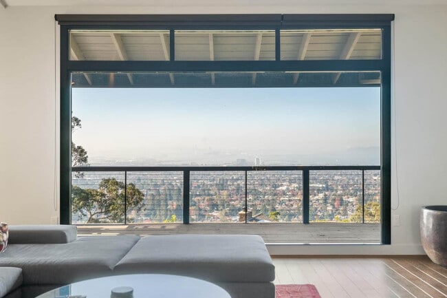 Photo - 22 Gravatt Dr Unit ID1259146P