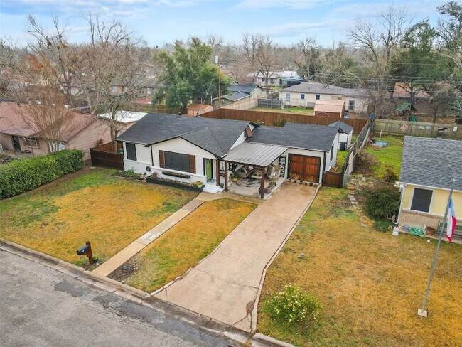 Photo - 1011 Gilmore St