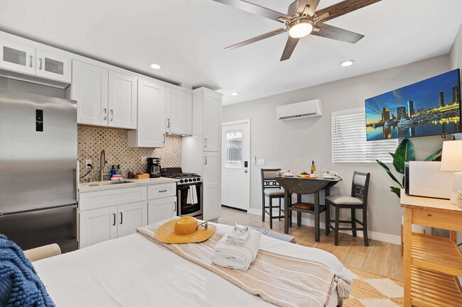 Building Photo - 4744 Del Monte Ave Unit ID1062714P