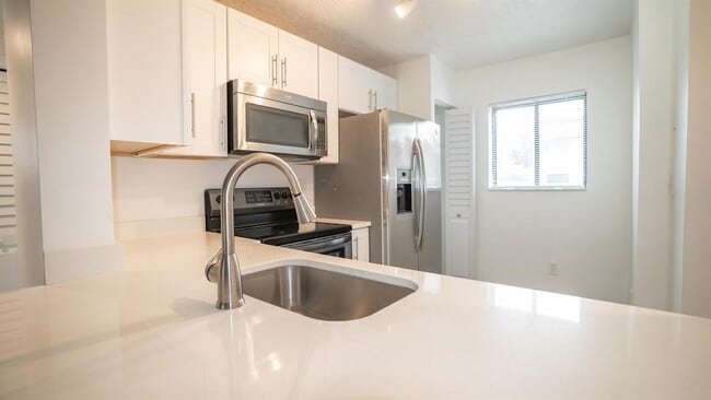 Building Photo - 136 NW 60th Ave Unit 72