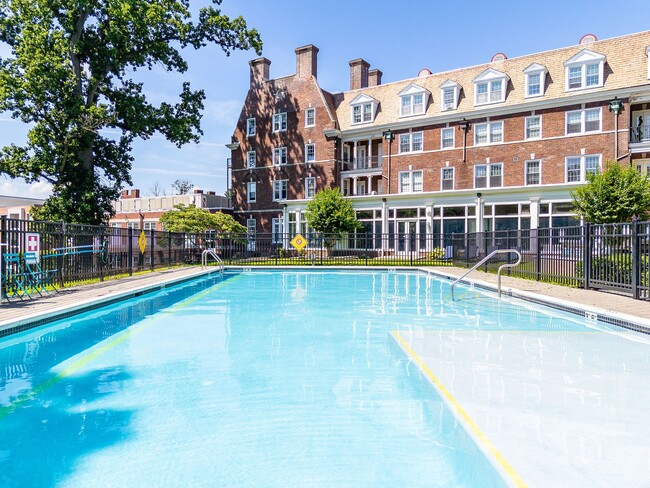 Building Photo - The Palmer