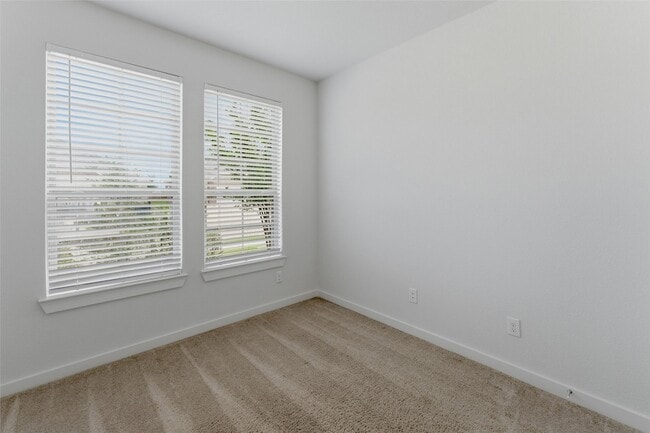 Photo - 305 Evans Dr
