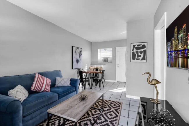 Building Photo - 138 SW 5th Ct Unit ID1354420P