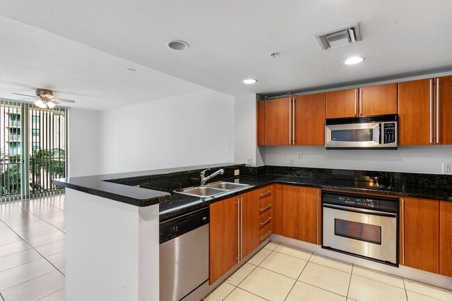 Photo - 610 Clematis St Unit 527