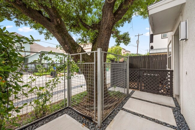 Photo - 1808 Oakdale St