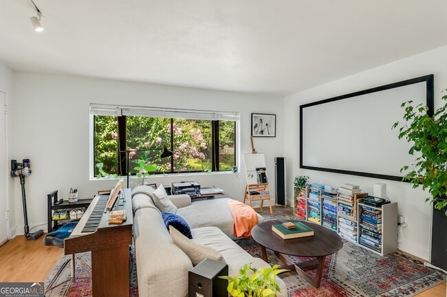 Photo - 96 Ardmore Pl NW Unit 3