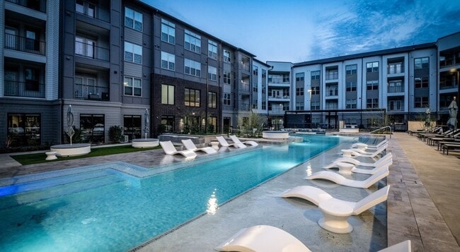 Photo - 16717 Westpark Dr Unit B5D