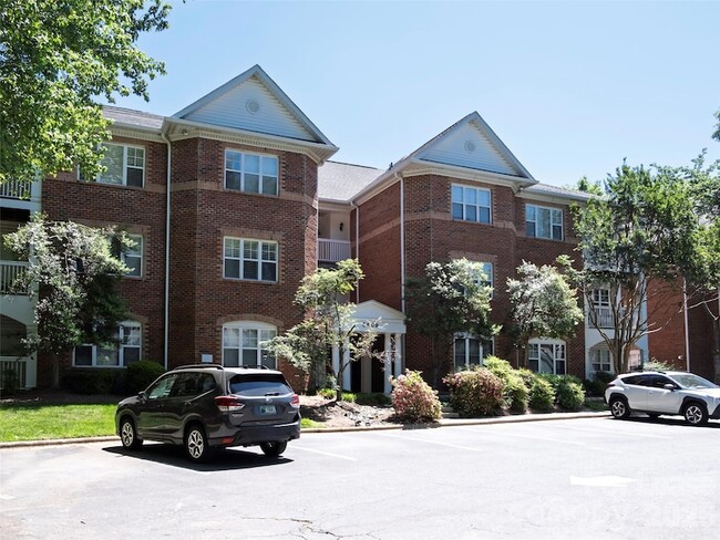 Building Photo - 5609 Fairview Rd