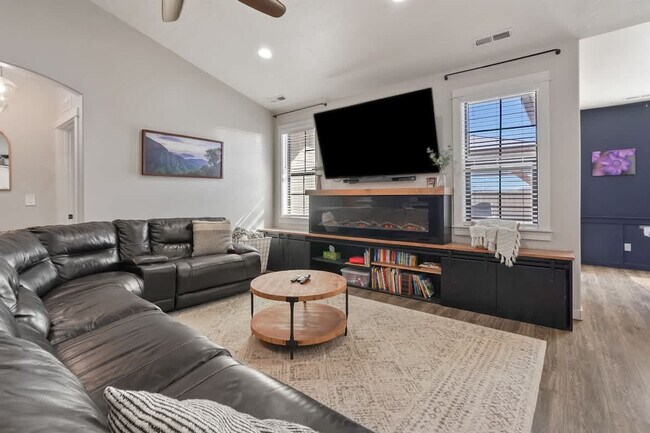 Photo - 304 Cliff Swallow Ave Unit SI ID1460930P