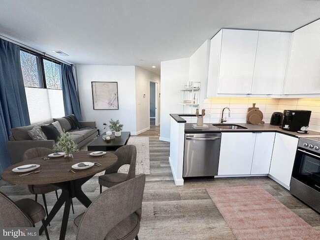 Building Photo - 700 Roeder Rd Unit 103