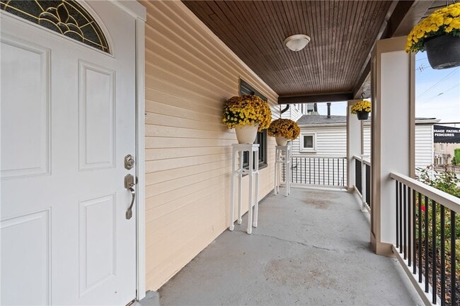 Photo - 3612 Main St