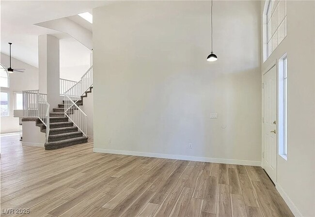 Photo - 24 Staghorn St