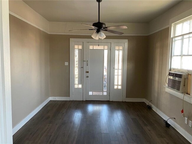 Photo - 9022 Palm St