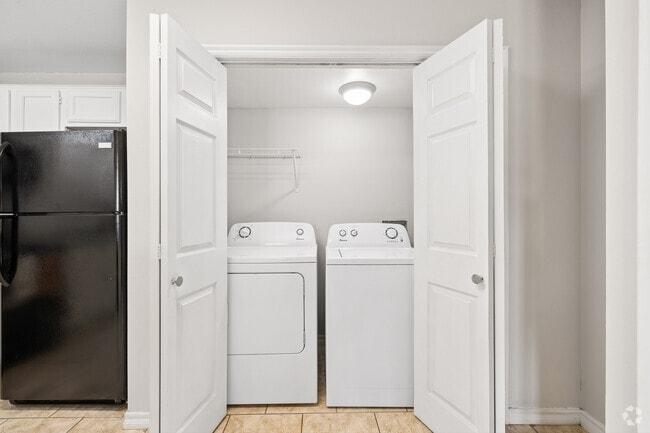 1BR, 1BA - 740SF - Laundry - Pryor Creek