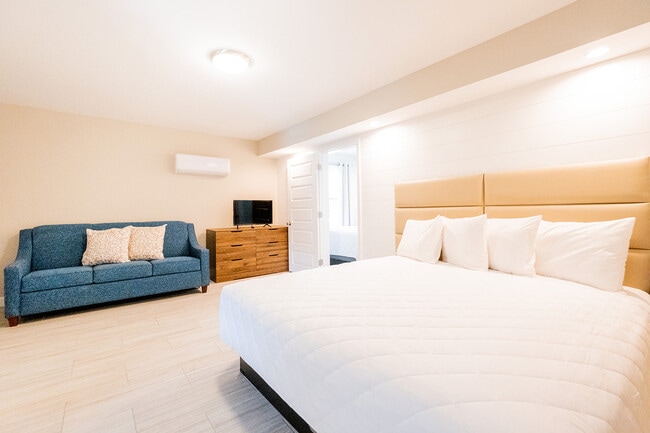 Photo - 300 10th Ave N