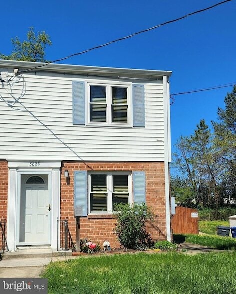 Building Photo - 5828 Biscayne Dr