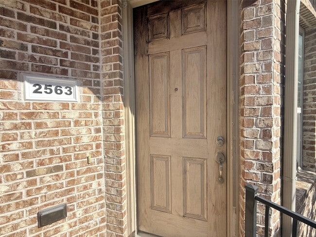 Photo - 2563 Adam Ln