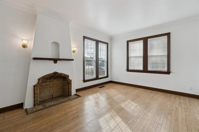 Photo - 1905 N Brauer Ave