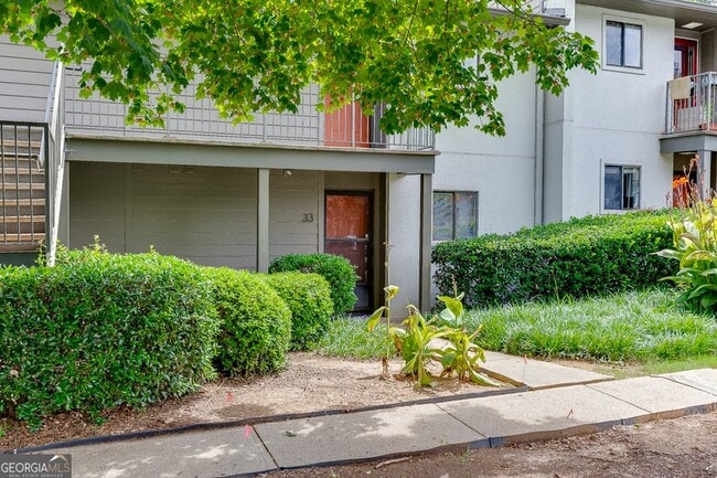 Photo - 33 Finch Trail NE