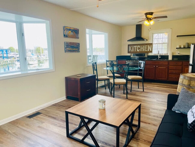 Photo - 14380 Calvert St Unit ID1363918P