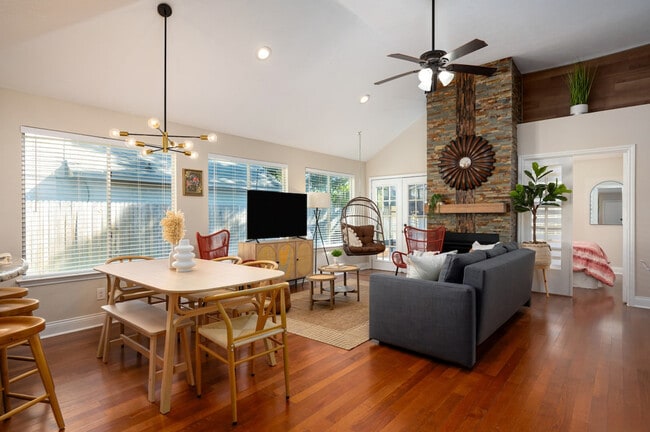 Building Photo - 20231 Linden Tree Dr Unit SI ID1607374P