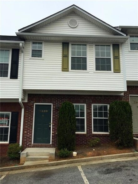 Building Photo - 3609 Ginnis Rd Unit 4