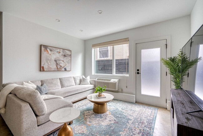 Photo - 4980 N Vancouver Ave Unit ID1309896P