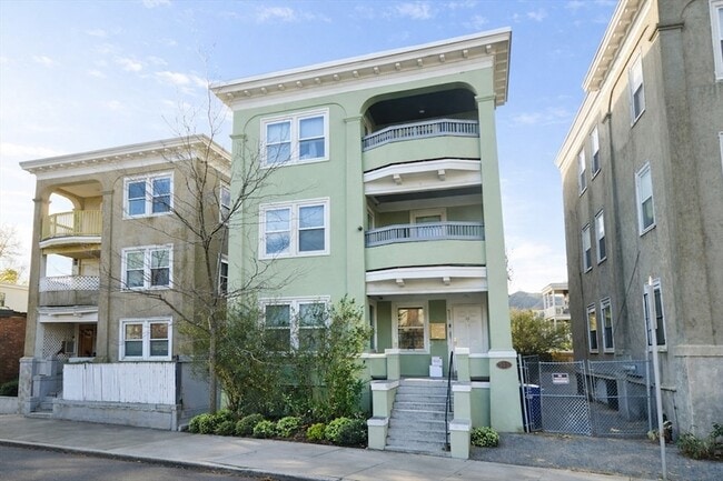 Building Photo - 513 Washington St