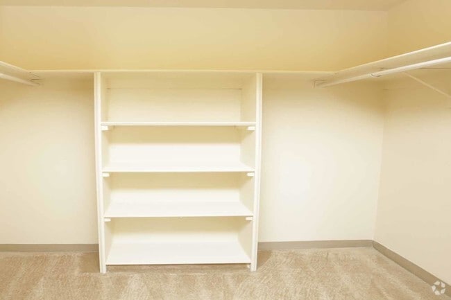 Walk - In Closet - Knights Bridge II