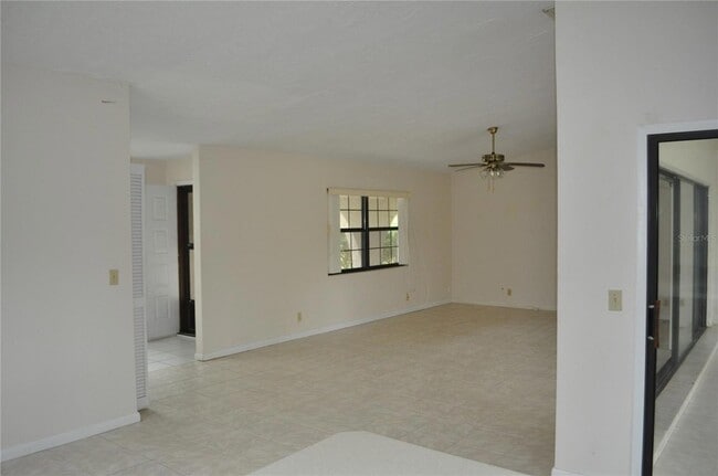 Photo - 127 Persimmon Dr