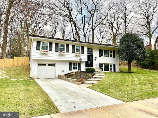 Building Photo - 2529 W Meredith Dr