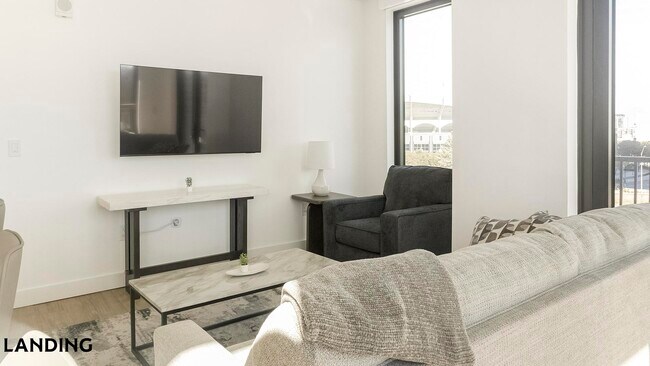 Photo - 1007 S Mint St Unit 834