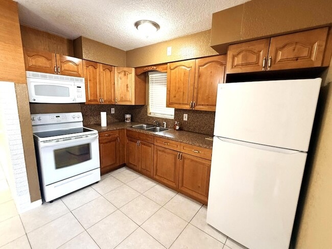 Photo - 551 SE 15th St