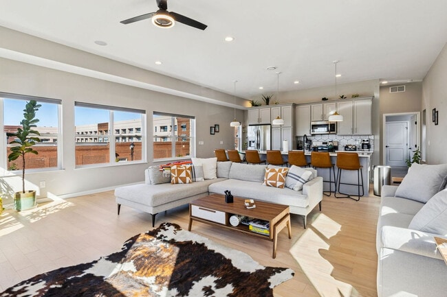 Photo - 412 W Shoreline Dr Unit SI ID1593934P