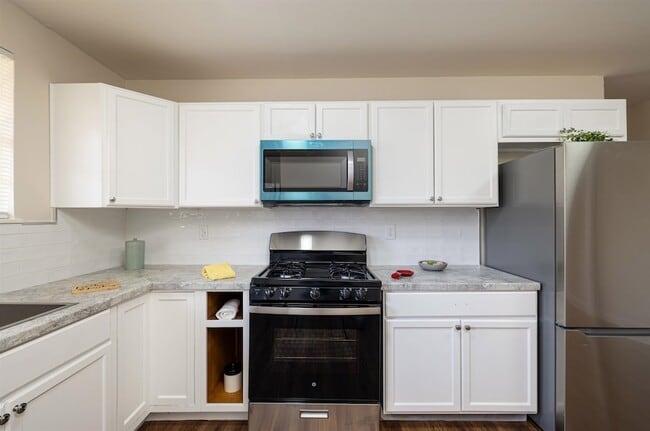 Photo - 2086 Harbert Ave