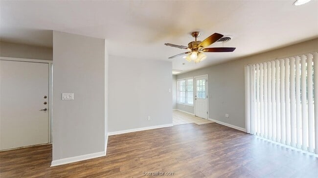 Photo - 1618 George Bush Dr