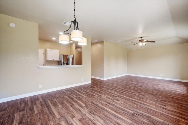 Photo - 136 Holmstrom St